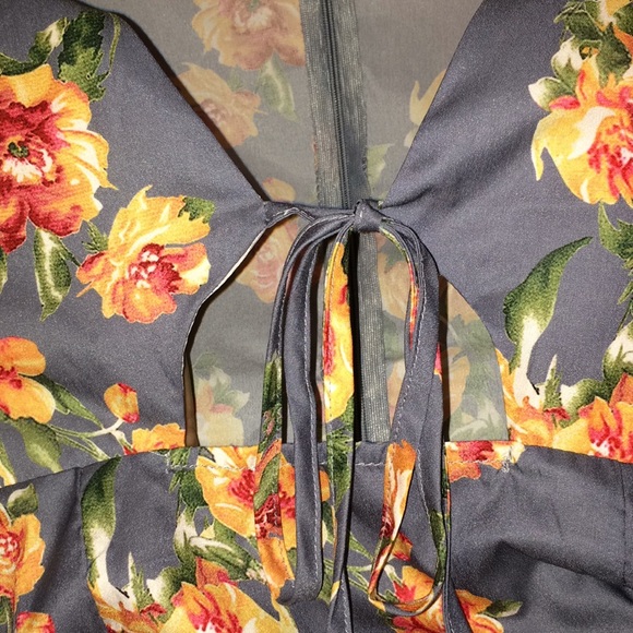 Gorgeous Gray/Blue Floral Dress w/ Slits - Picture 4 of 4